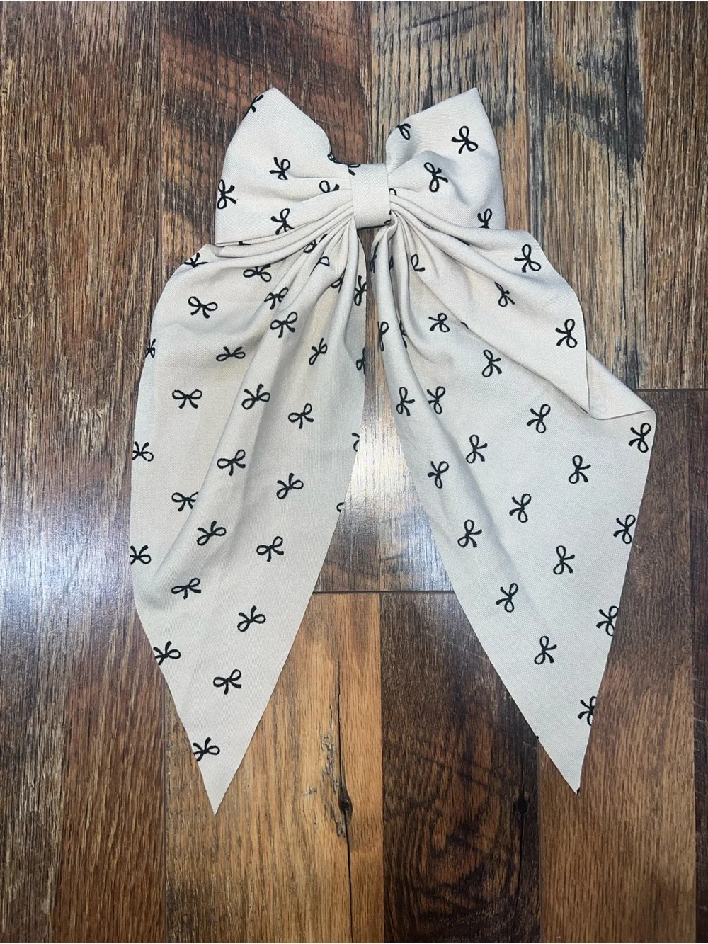 Cream Bow with Black Bow Motif